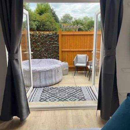 Stylish 1 Bedroom Studio Outdoor Area And Hot Tub بورنماوث المظهر الخارجي الصورة